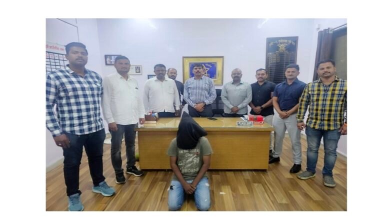 विनापरवाना अवैद्यरित्या घातक अग्निशस्त्र बाळगणा-या इसमास केली अटक  युनिट – १, गुन्हे शाखेची कामगिरी
