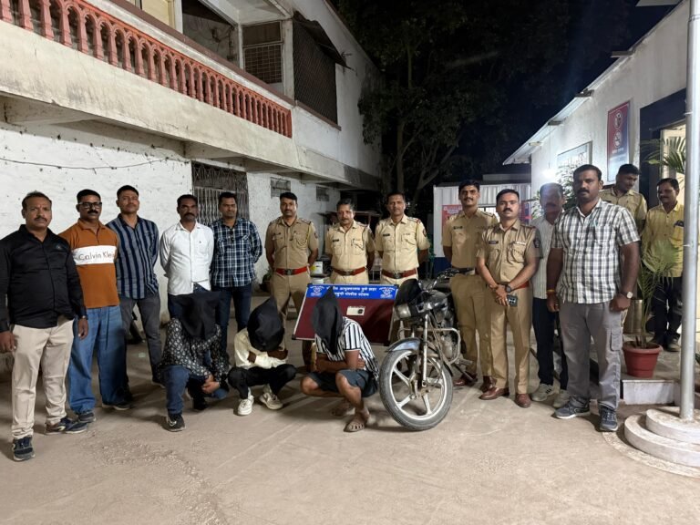 फुरसुंगी पोलीस स्टेशन, पुणे शहर पहाटेचा ‘थरार’ पोलीसांचा ‘प्रहार’ कानिफनाथ घाटातील ०३ लुटारूंच्या १२ तासाचे आत फुरसुंगी पोलीस तपास पथकाने आवळल्या मुसक्या