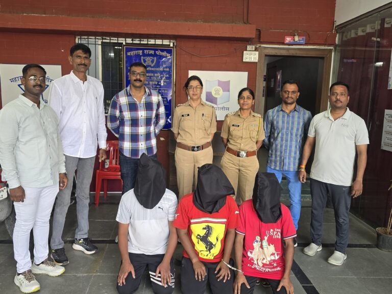 बिबवेवाडी पोलीस ठाणे, पुणे शहर रस्त्यात अडवून जबरी चोरी करणाऱ्या आरोपीतांना बिबवेवाडी पोलीसांनी चतुराईने घेतले  ताब्यात